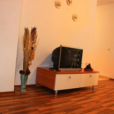 Apartment Top *