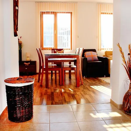 Top Apartment *